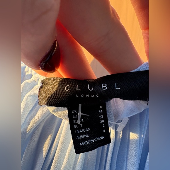 Club London REYNA Powder Blue Pleated Chiffon Cold-Shoulder Maxi Dress NWT! - Picture 6 of 9